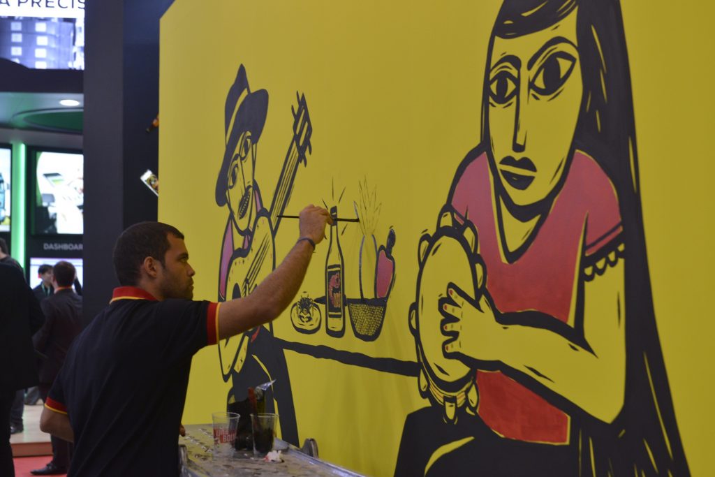Intervenção do artista Bozó Bacamarte no estande da Pitú. fotodivulgação
