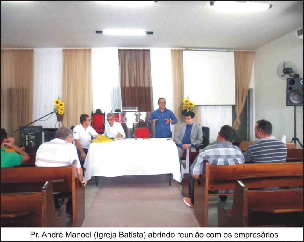Pr. André Manoel abre reunião
