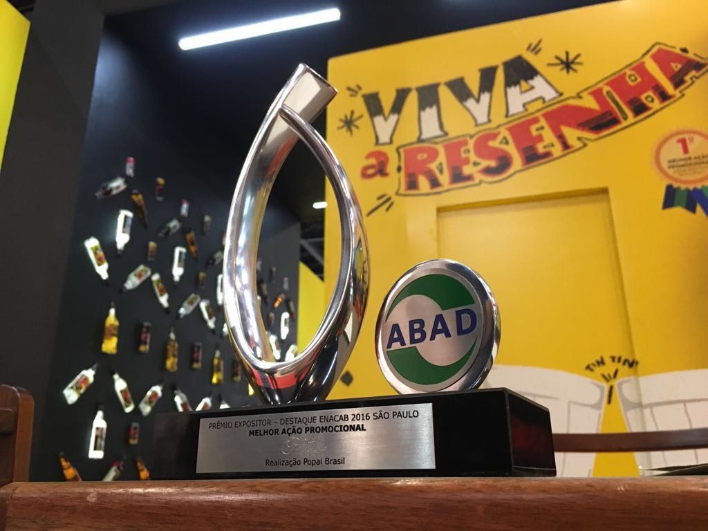 Troféu da Pitú na premiação da ABAD 2016